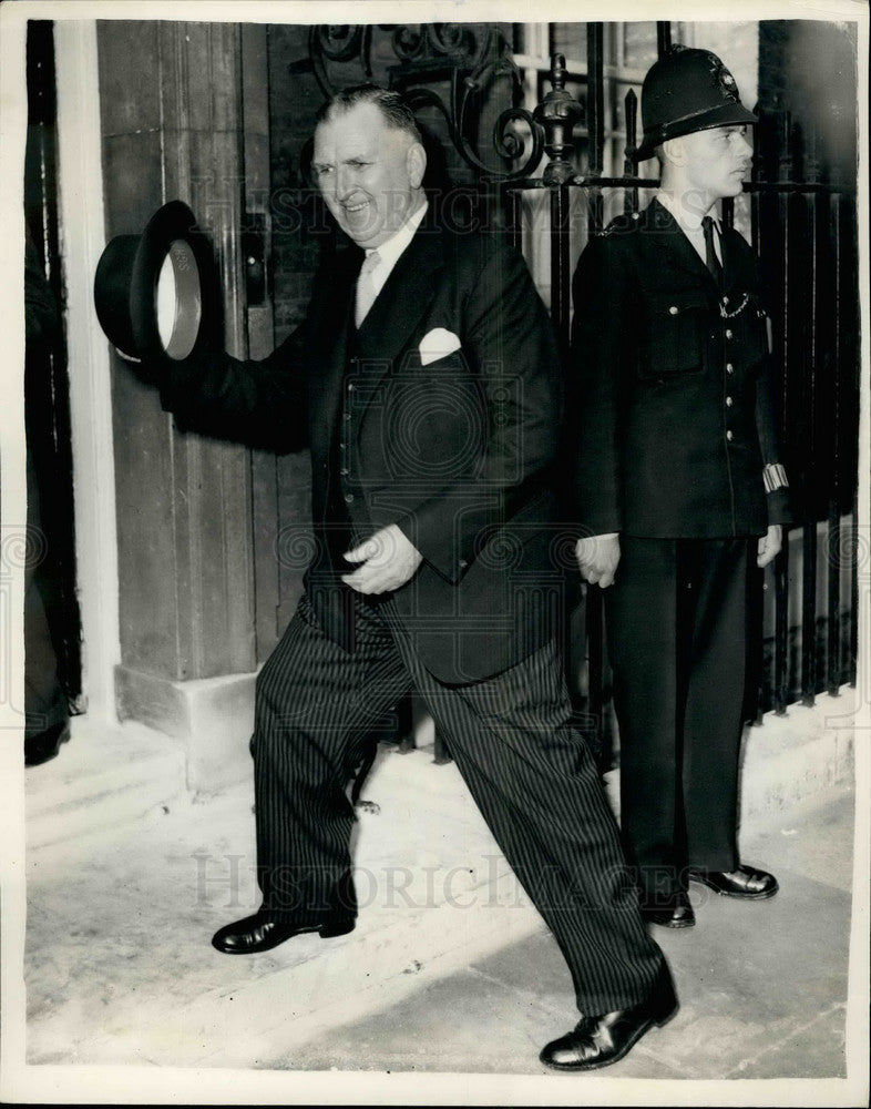 1956 Press Photo Mr. Holland of New Zealand arrives in London for the Commonweal-Historic Images