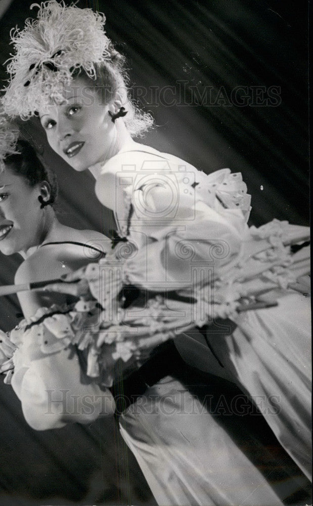 1954 Dancing sisters Hedi and Margot Hopfner - Historic Images