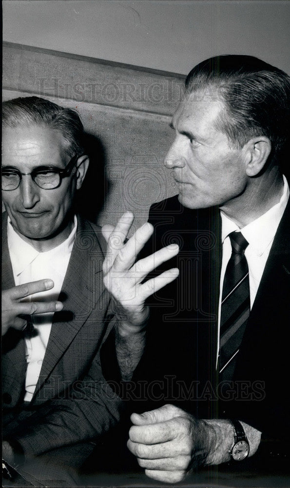 Press Photo Rev. Harold Hermann, former crewman of the US B-29 - KSB32427-Historic Images