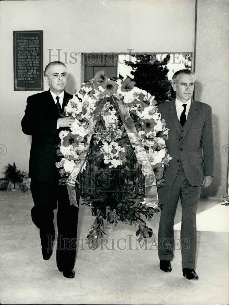 Press Photo Enver Hodja Places a Flower Wreath at Martyrs Mausoleum in Durres - Historic Images