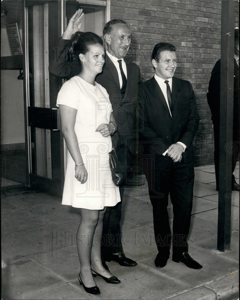 1968 Sir Donald Hopson & Mr. and Mrs. R. Webb - Historic Images