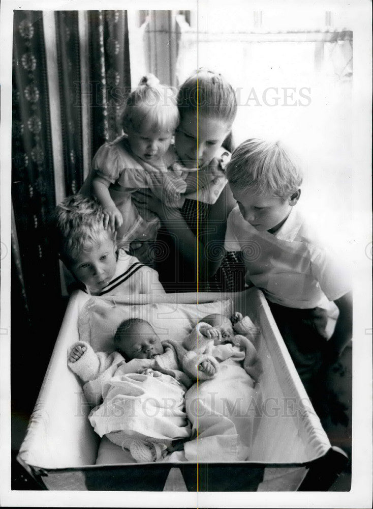 1953, The Zweiranski Family wants to give away twin babies - Historic Images