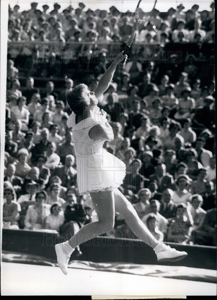 1958 Press Photo Ann Haydon in play during Wimbledon match - KSB32711 - Historic Images