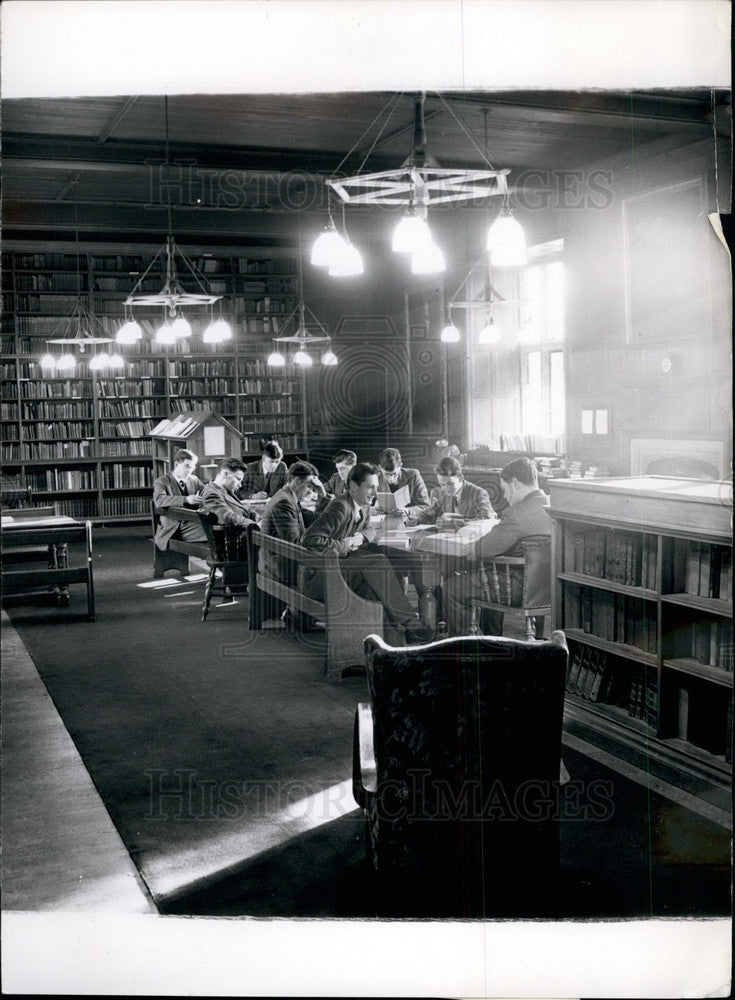 Press Photo Repton School: Boys studying in the Ancient library - KSB32895-Historic Images