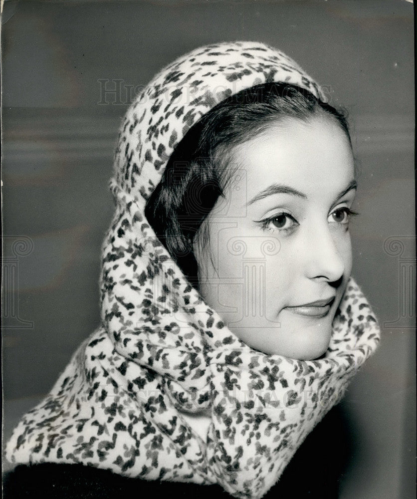 1958 Patricia Donald-Smith wears "Arabesque" by Madame Vernier - Historic Images