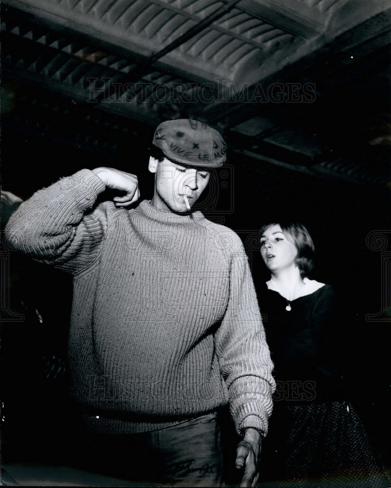 Press Photo The &quot;Hep Kid&quot;. He wears a corduroy cap &amp; thick sweater - Historic Images