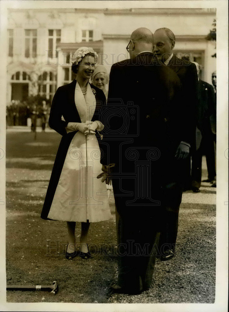 1957 H.M. The Queen and guests at British Embassy - Historic Images