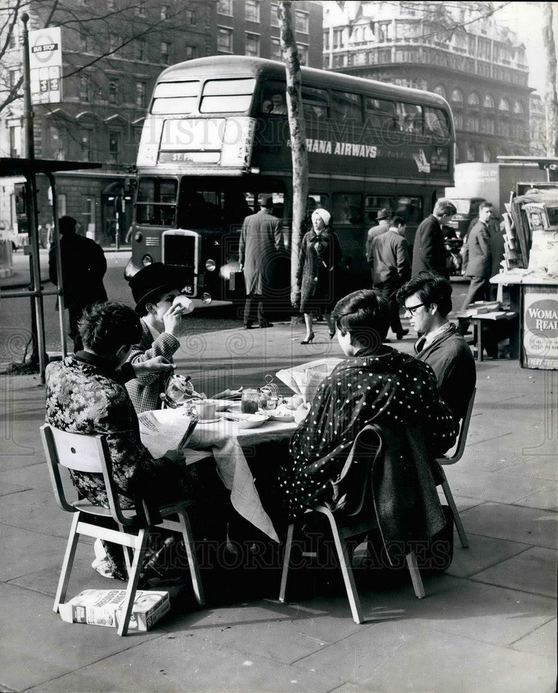 1964, Students from Chiswick Polytechnic eating breakfast - KSB33581 - Historic Images