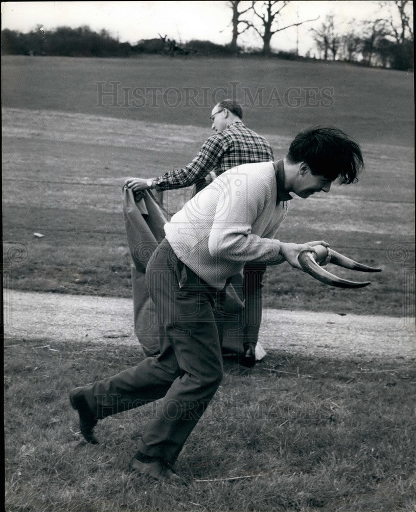 Press Photo Walter Johnson and Mike Hendry practice Bull Fighting - KSB33633 - Historic Images