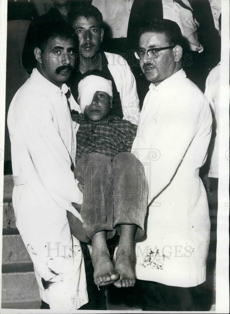 1968 Press Photo Wounded child from Israeli air attack on Jordan - Historic Images