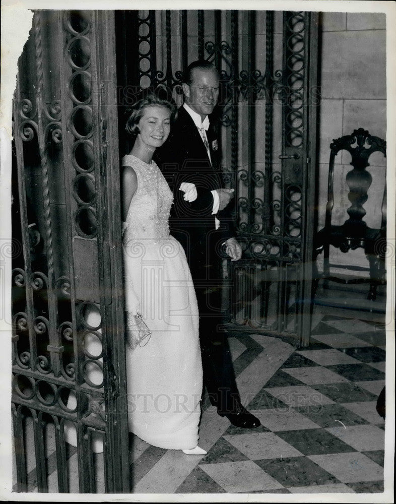 1962 Press Photo Prince Philip With Senora Coelho, Wife Of Assistant Governor - Historic Images