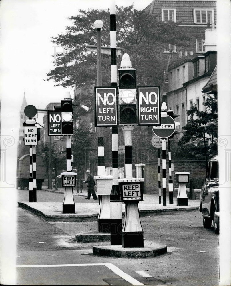 1962 A Small Section Of Motorists' Puzzle Corner": Kensington Maze - Historic Images