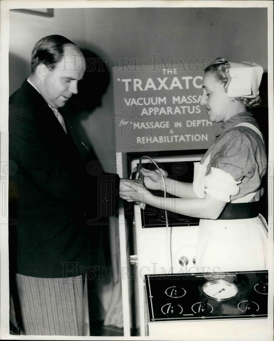 1953 Press Photo Rt. Hon. Iain MacLeod M.P. Minister Health Exhibition Traxator - Historic Images