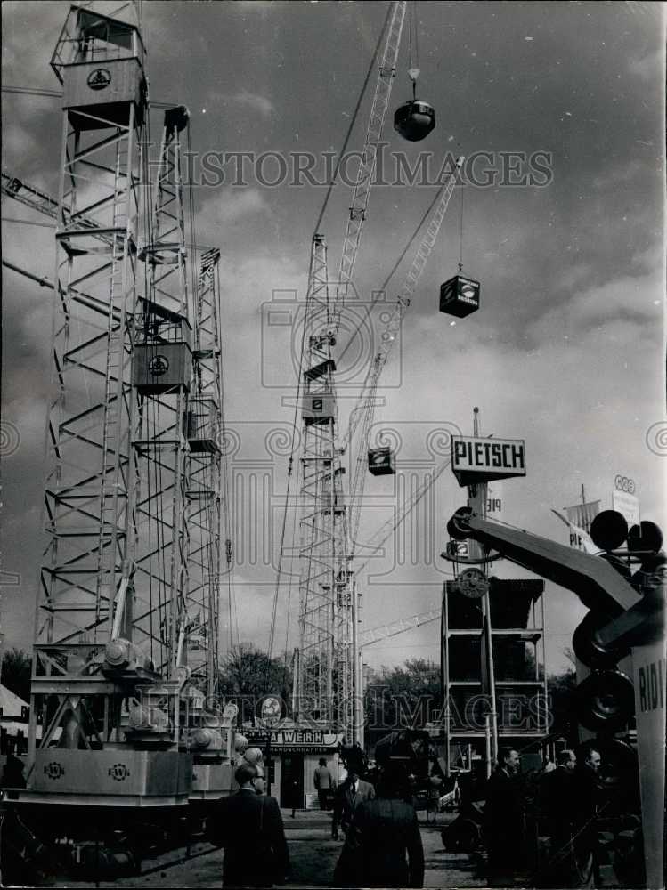 1953, Technical Fair in Hannover. - KSB34017 - Historic Images