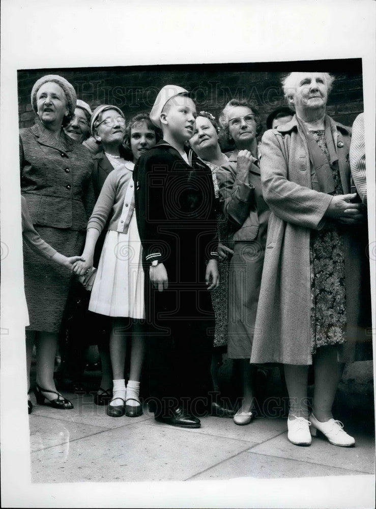 1962 All Night Queues to See Queen&#39;s Priceless Art Treasures - Historic Images