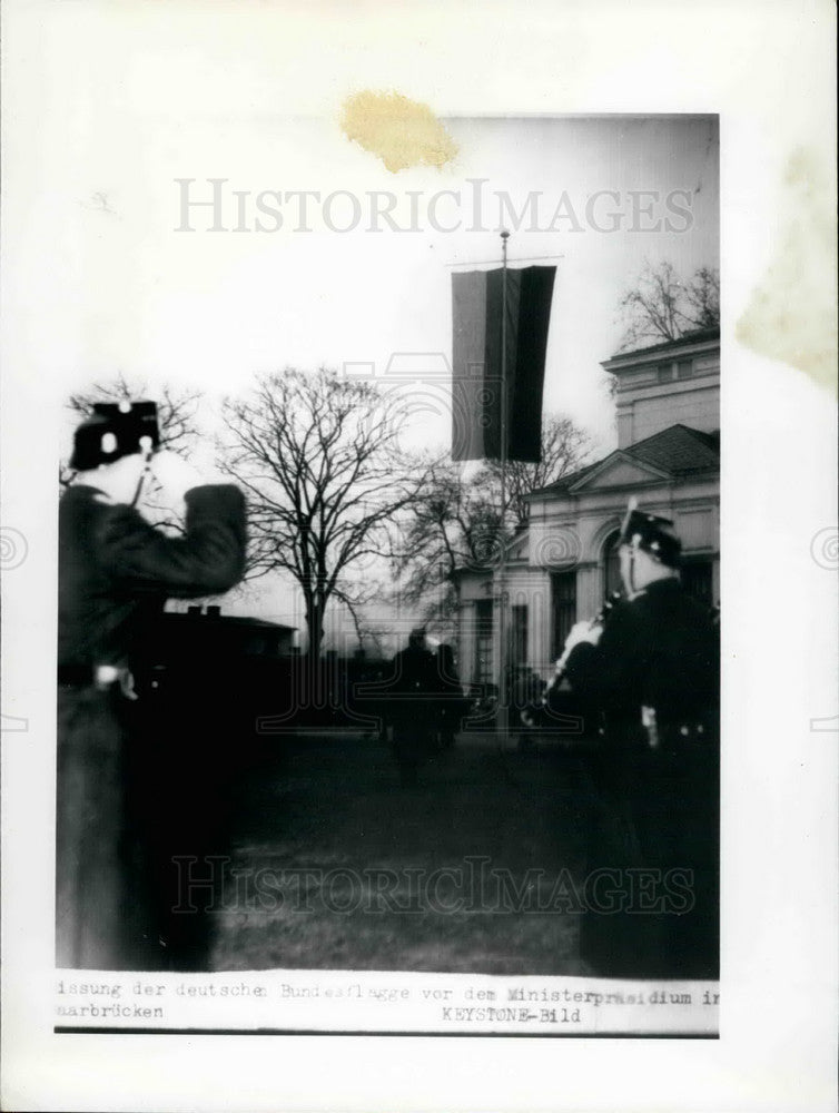 1957 Press Photo The German flag at the Saar - KSB34387 - Historic Images