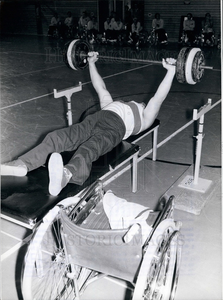 Press Photo Handicapped Olympic games,weight-lifter Harry Klein - Historic Images
