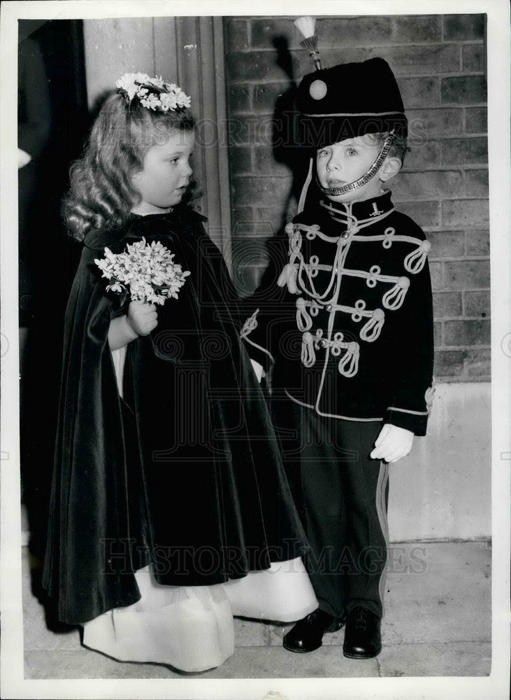 1959 Press Photo Benedict Rambaut &amp; Miranda Griniling in their wedding attire - Historic Images