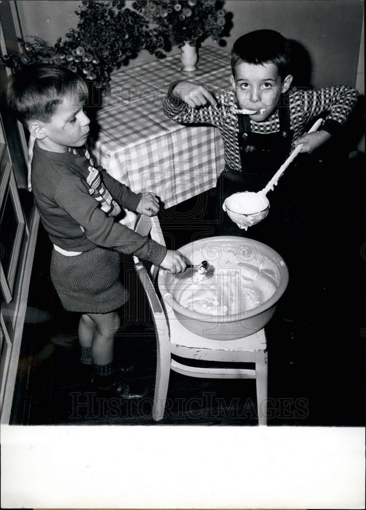 1959 Hans-Jurgen Bruhs & friend were almost starved to death - Historic Images