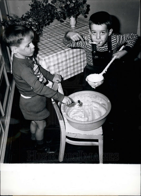 1959 Hans-Jurgen Bruhs & friend were almost starved to death - Historic Images