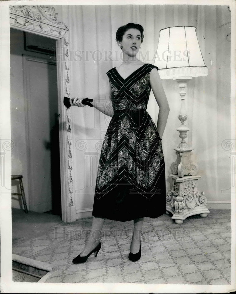 Press Photo A cocktail dress for boat wear - KSB34507-Historic Images