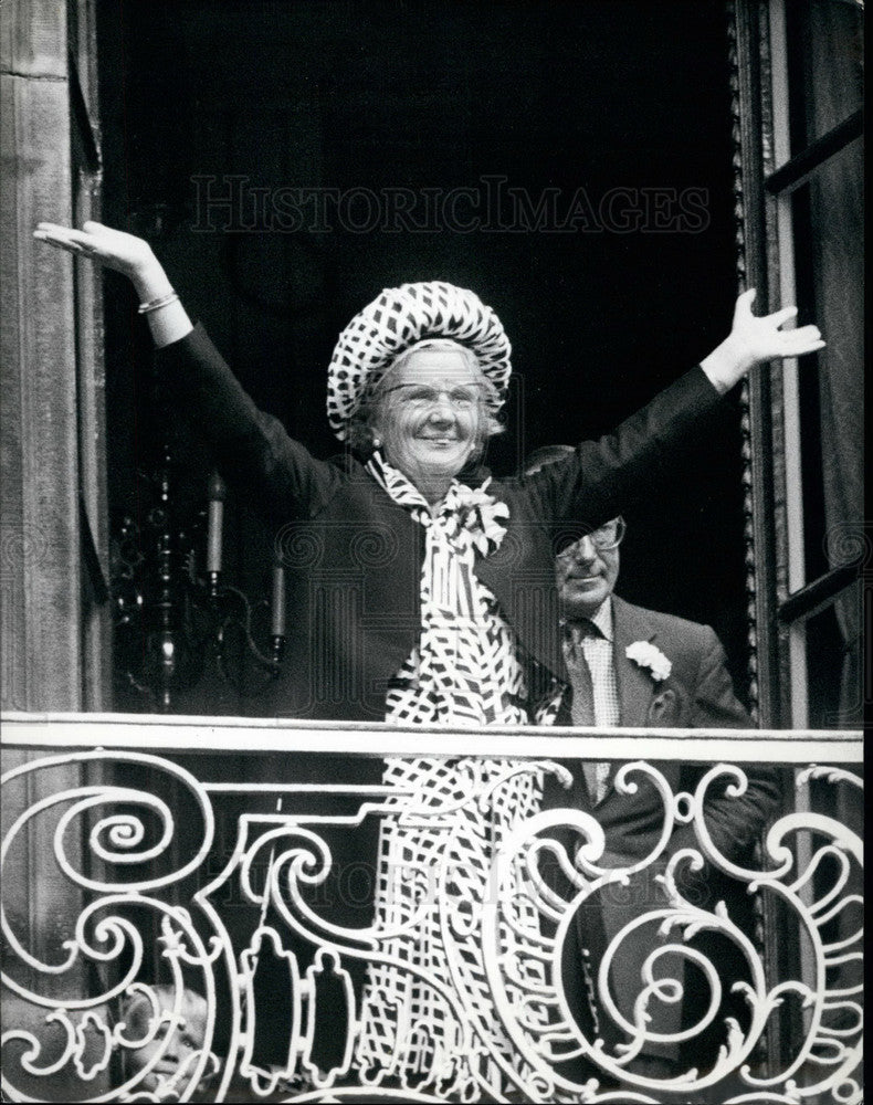 1973 Queen Juliana at the balcony of Palace - Historic Images