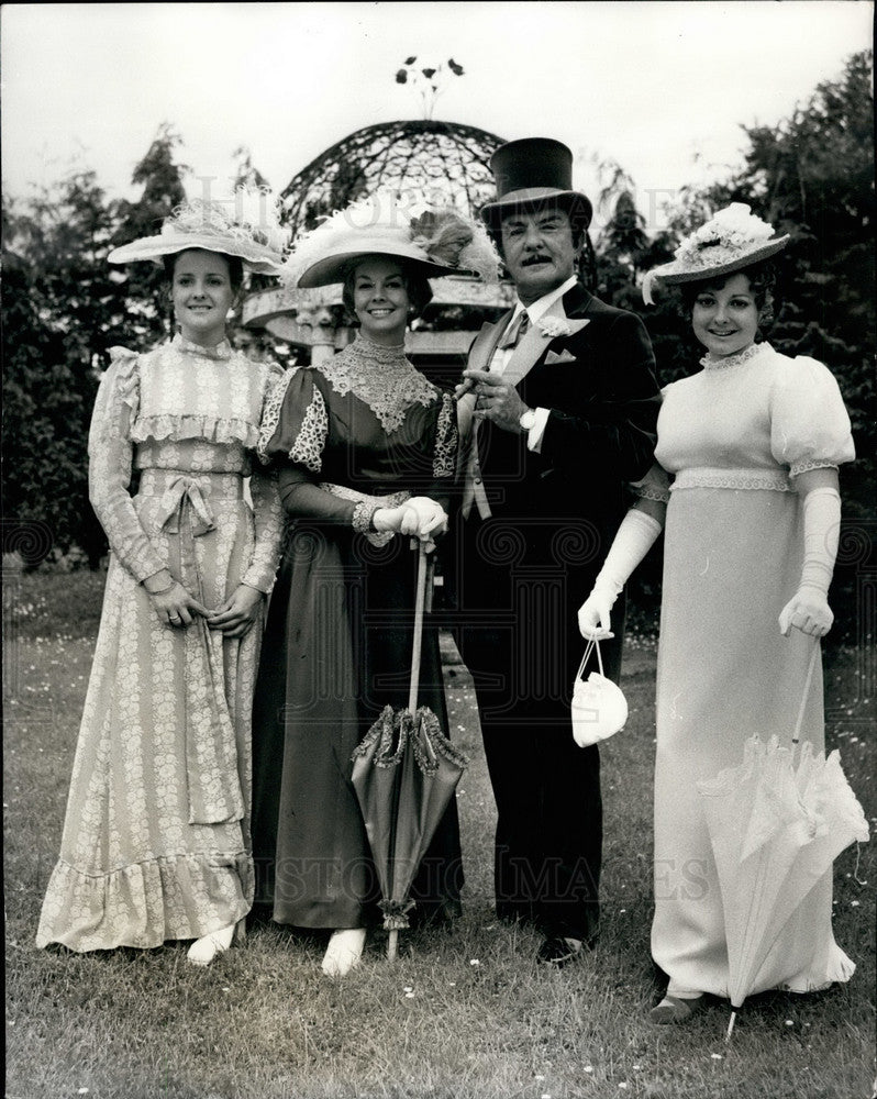 1970 Press Photo Teasy-Weasey Raymond & actress wife Rosalie Ashley - KSB34595 - Historic Images