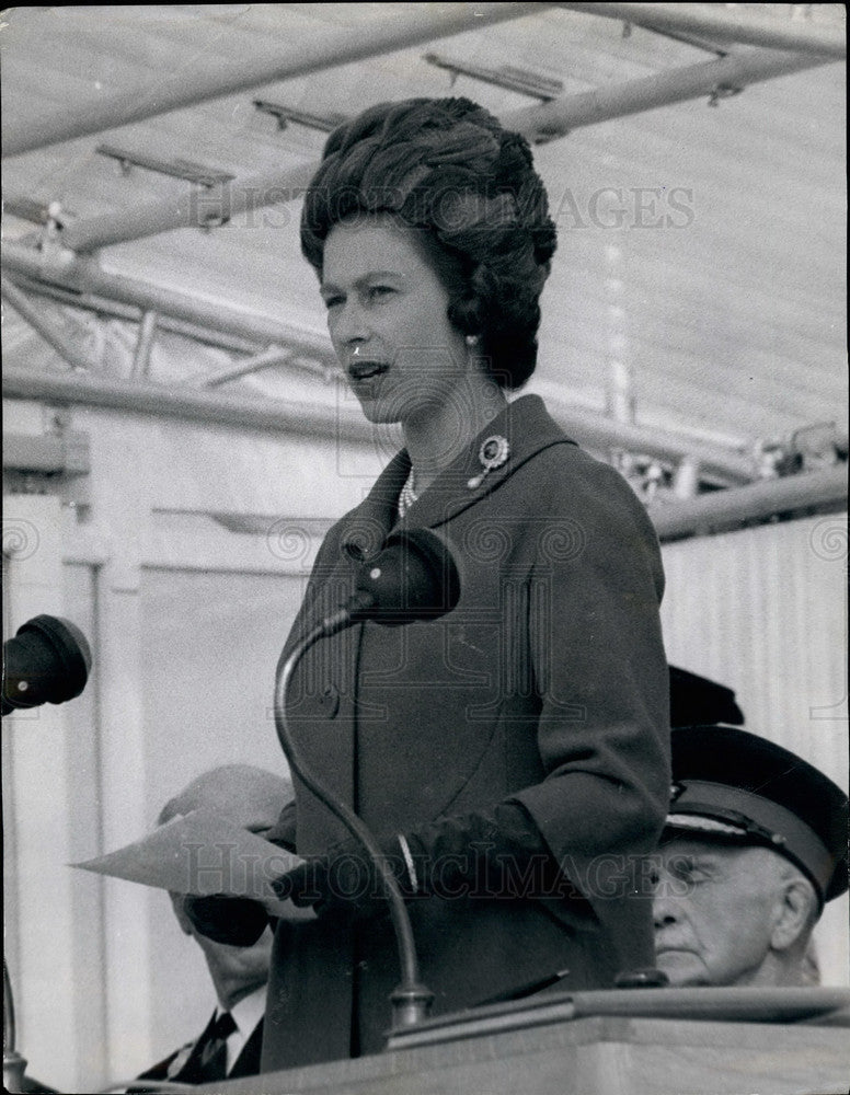 1964 The Queen opens orth Road Bridge  - Historic Images