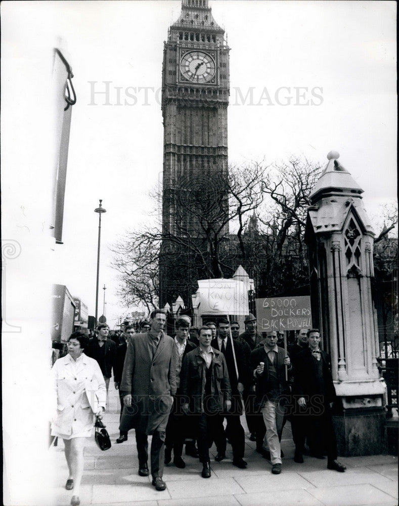 1968 Press Photo Dockers March on House of Commons in London - Historic Images