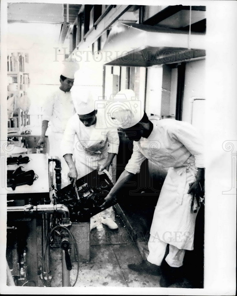 1964 Press Photo Olympic Village Chefs Light Up The Ovens - Historic Images