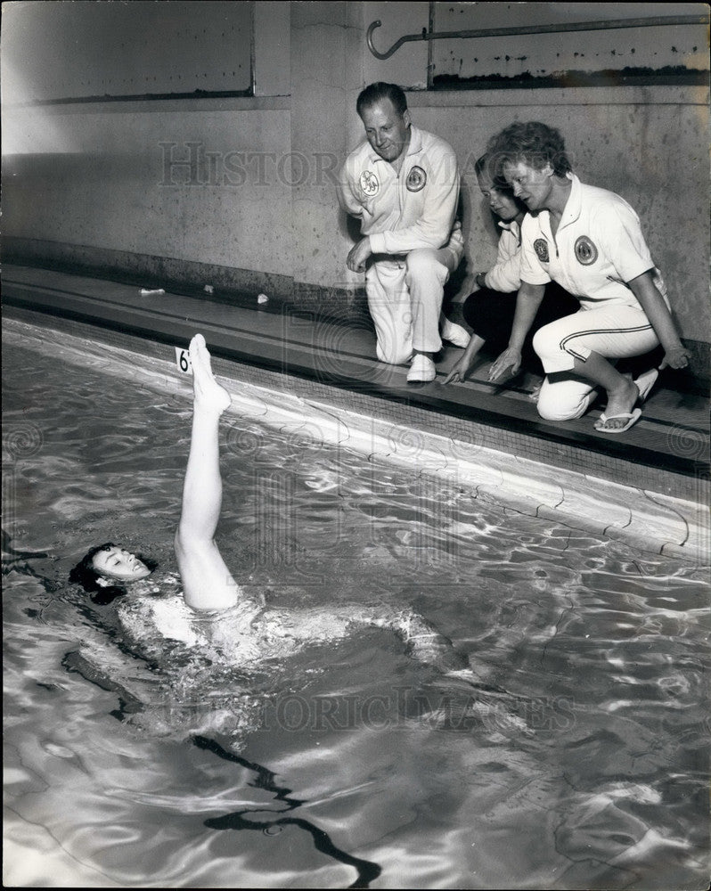 Press Photo  Sychonished swimming school - Historic Images