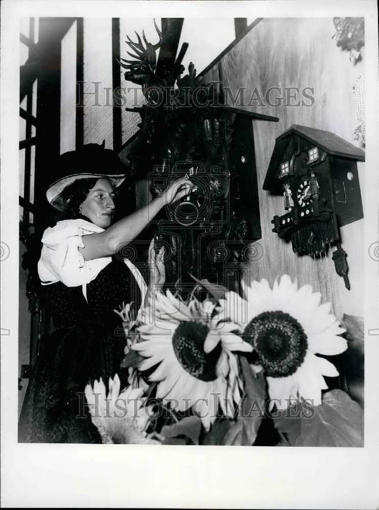 1951 Press Photo Black Forest Clocks. - Historic Images