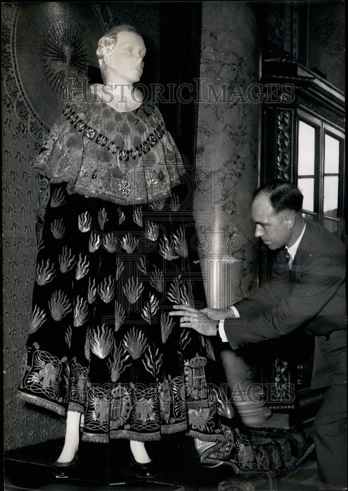 1956 Press Photo Paris mint fashion show - KSB35129-Historic Images