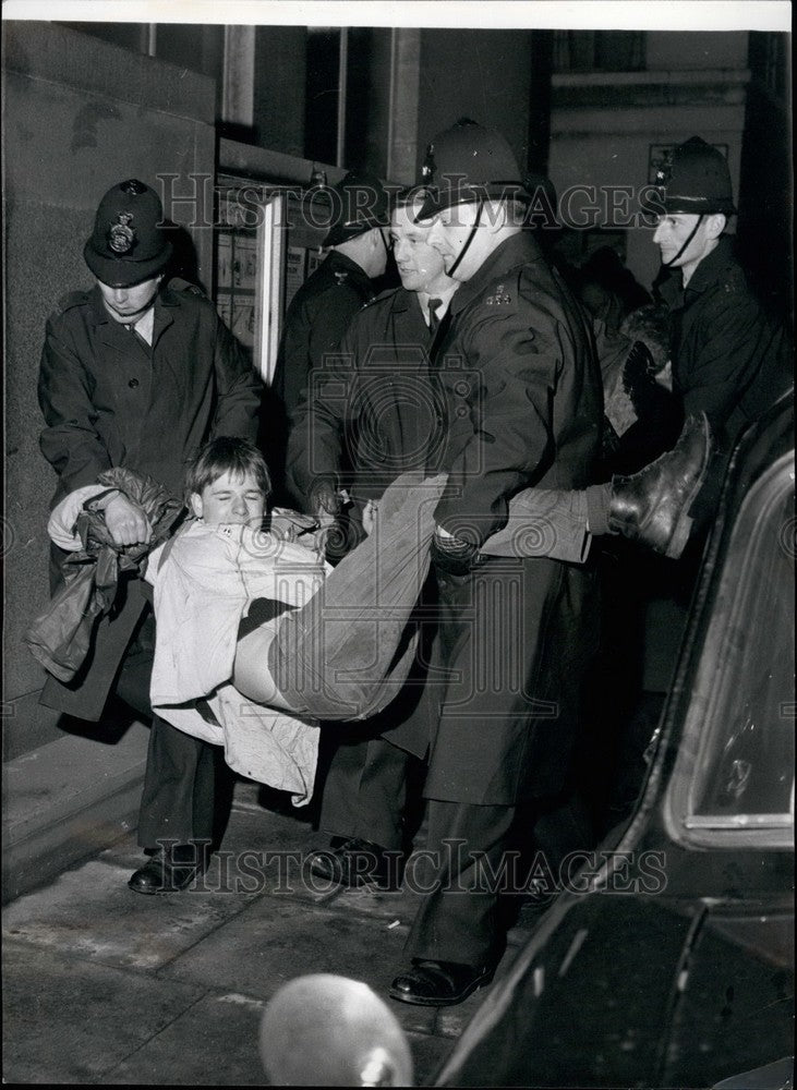 Press Photo Ban the Bomb demonstrator and the police - KSB35147 - Historic Images