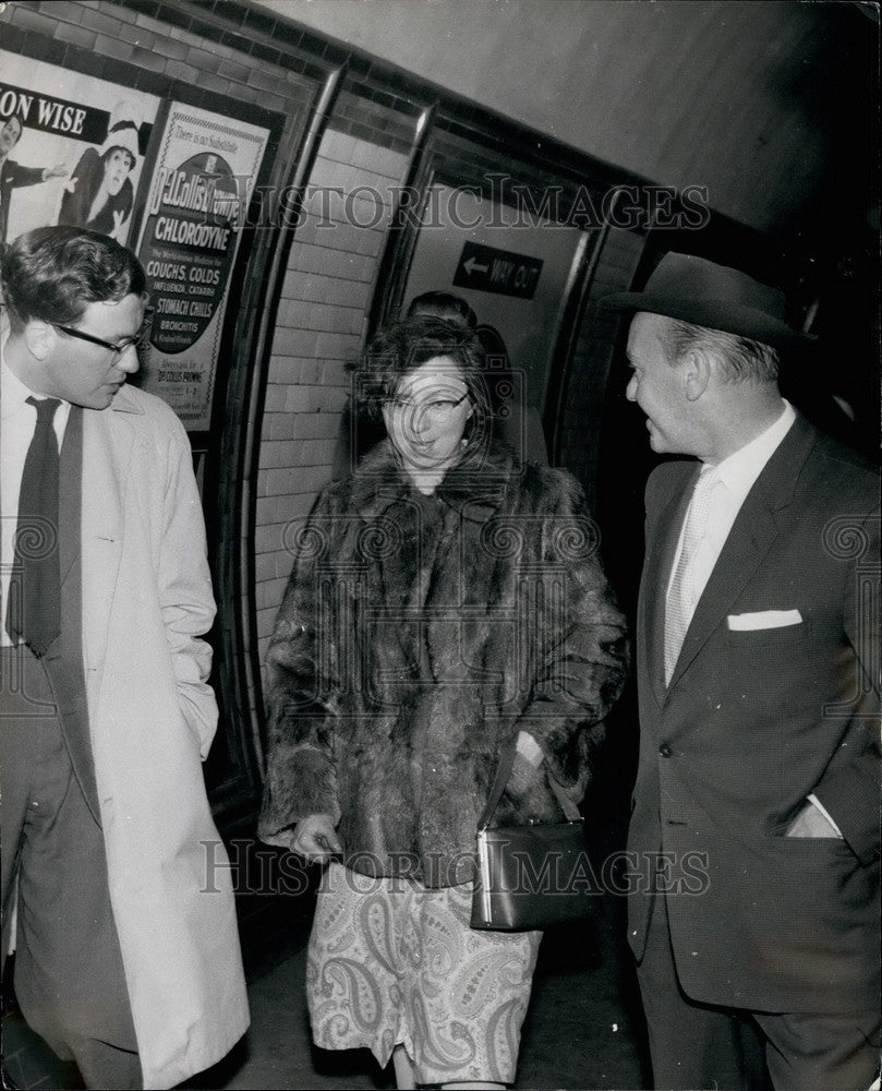 1960, Dr Frances Ulyatt, Train Crash Site - KSB35239 - Historic Images