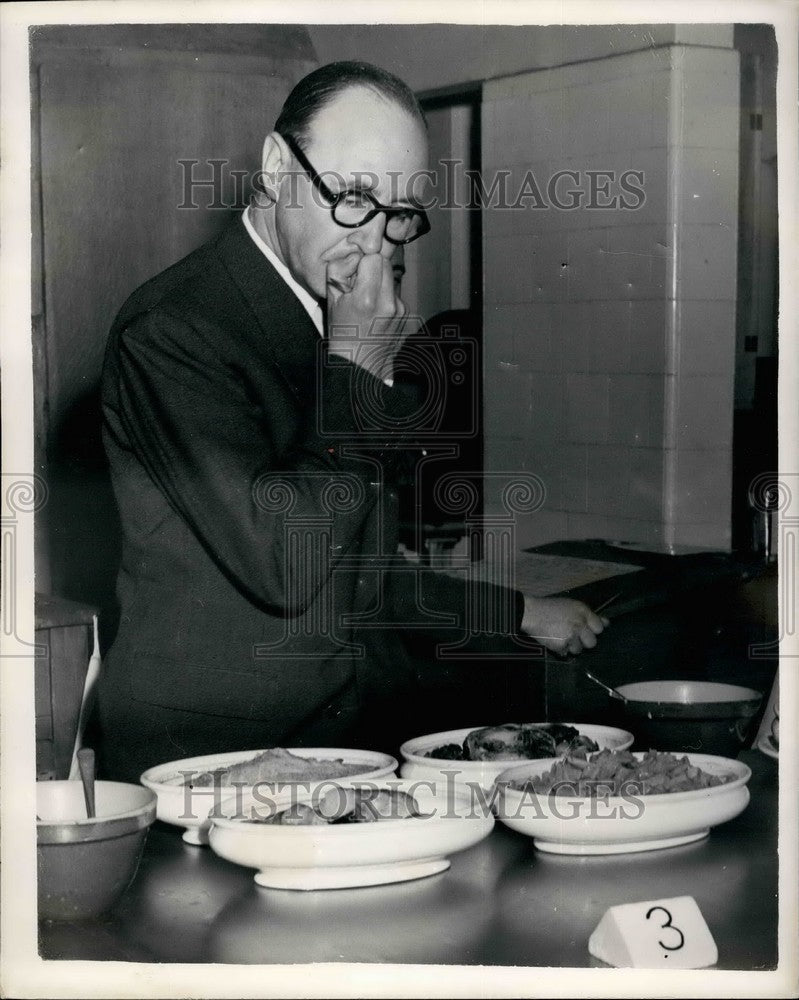 1954 Press Photo Army Catering Corps Cooking Competition Maj. E.J.S. Williams - Historic Images