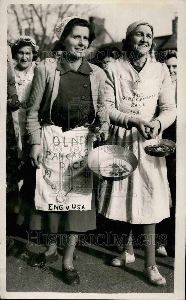 1951 Press Photo England America Pancake Race Housewives Gwen Barnes Olney - Historic Images