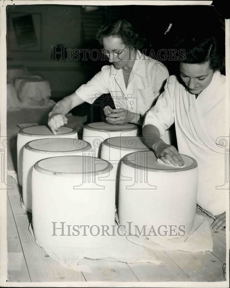 1952 Miss E. Davis and Miss M. Wright prepare Cheshire Chesses - Historic Images