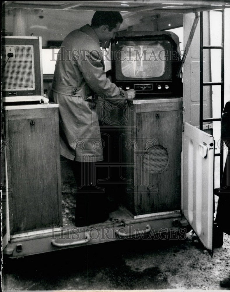 1959 Press Photo T.V. For Engine Tests - KSB35371-Historic Images