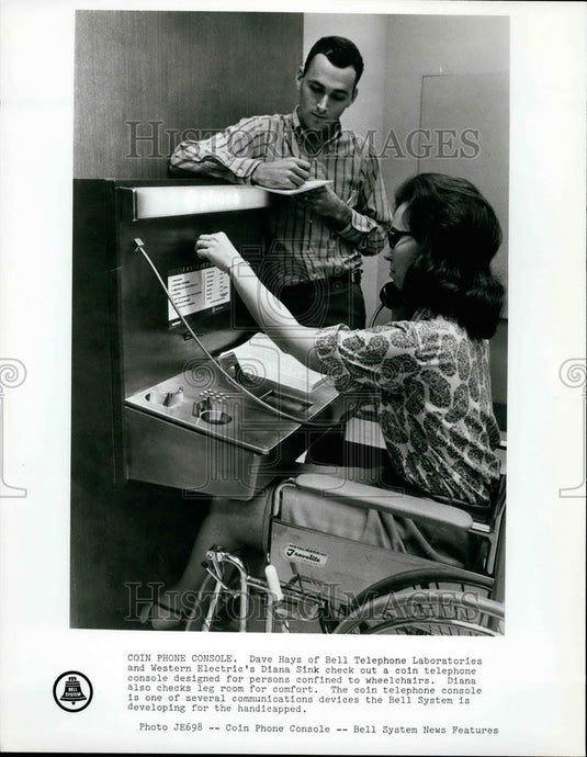 Press Photo Diana Sink & Coin Phone Console - KSB35385 - Historic Images