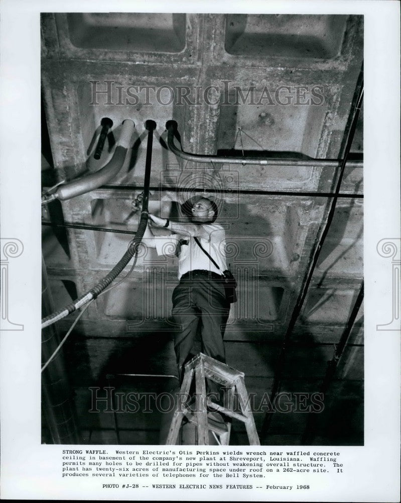 1968 Press Photo Western Electric Otis Perkins, Shreveport, Louisiana-Historic Images