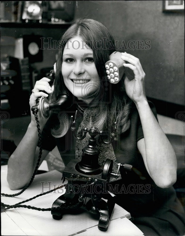 1969 Press Photo Magnetic Signalling Table Telephone Telecommunication-Historic Images
