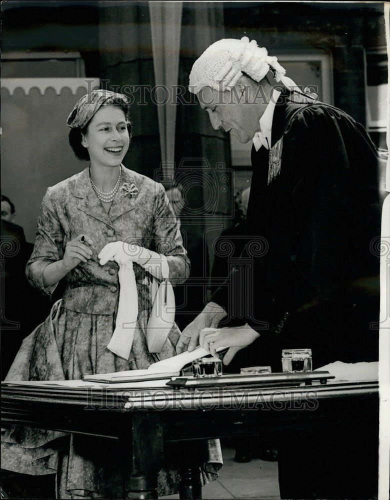 1958, H.M. the Queen in Glasgow - KSB35461 - Historic Images