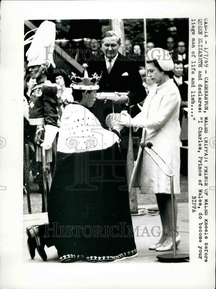 1969 Press Photo Investiture Prince Charles Wales Caernarvon Castle Queen-Historic Images