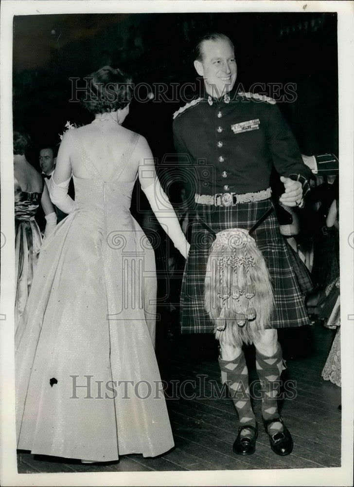 1958 Press Photo The Duke of Edinburgh dancing a reel - KSB35619-Historic Images