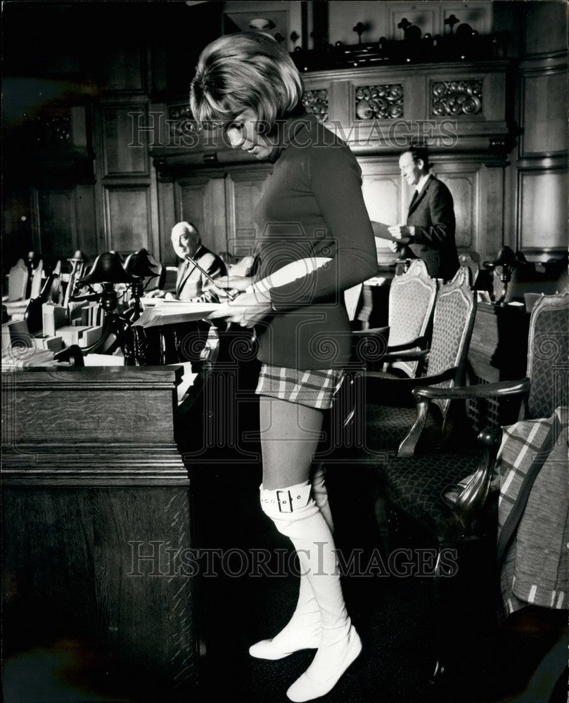 1971 Danish Parliament member Lene Bro in hot pants - Historic Images