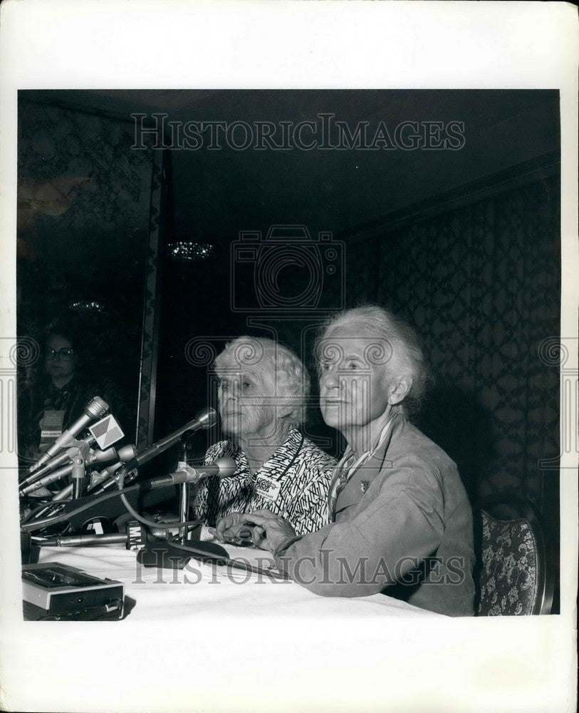 1976 Lillian Carter &amp; maggie Kuan Founder of Grey Panthers - Historic Images