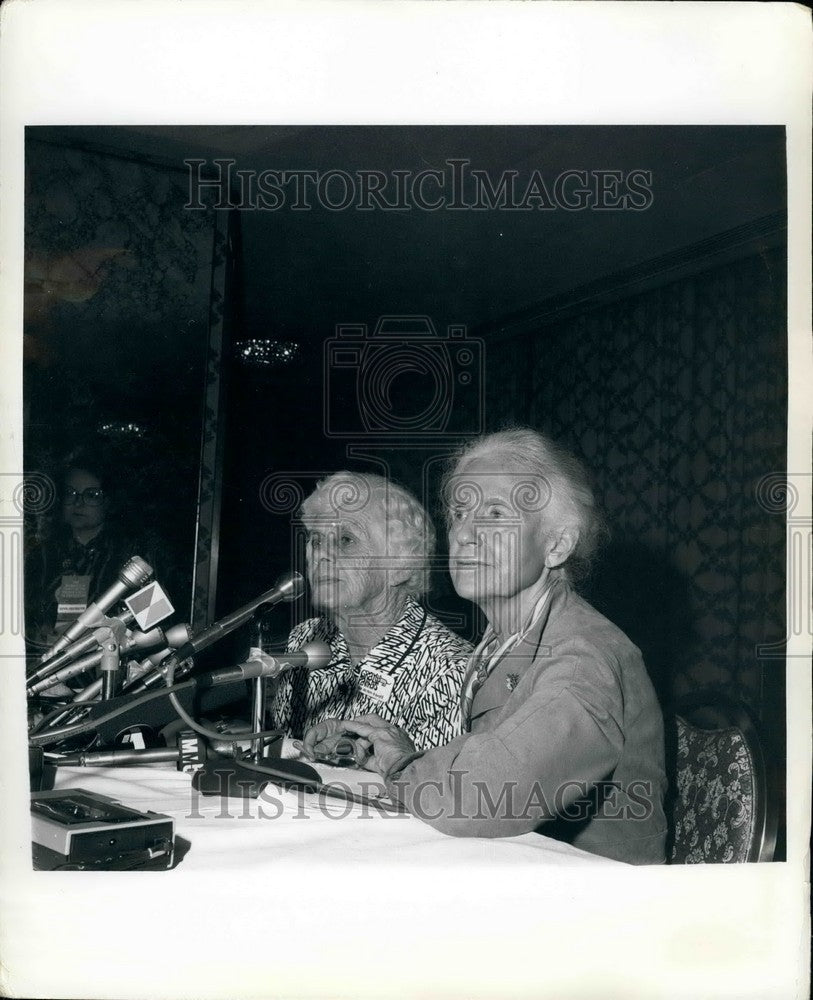1976 Lillian Carter & maggie Kuan Founder of Grey Panthers - Historic Images