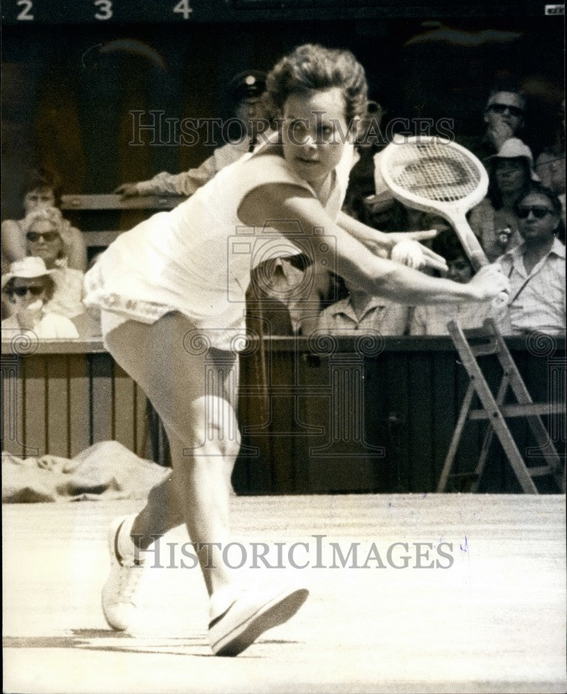 1975 Mrs. Cawley (formerly Evonne Goolagong) at Wimbledon - Historic Images