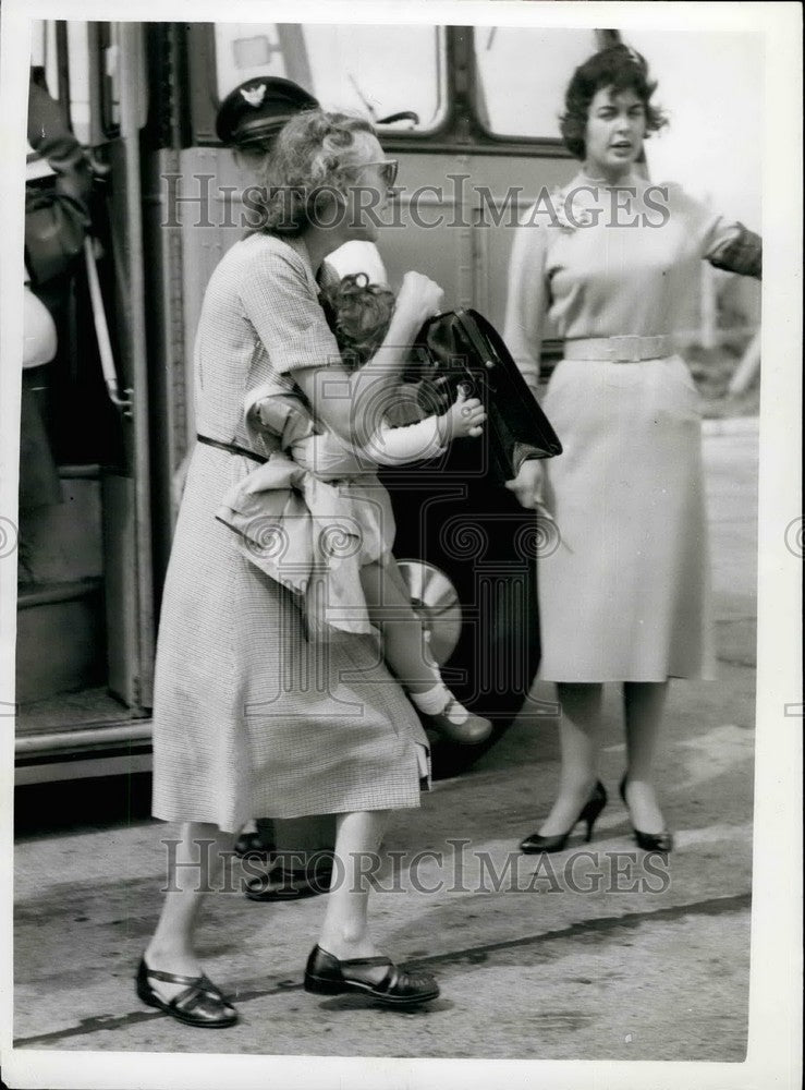 1959 Bobo Sigrist Heiress Baby Bianca London Airport - Historic Images